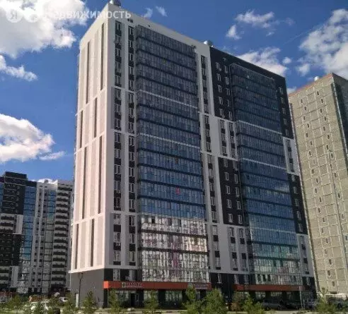 3-комнатная квартира: Тюмень, улица Валентины Трофимовой, 8 (69.7 м) - Фото 1