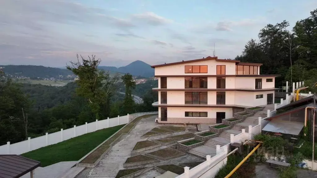 Адлер 2012. Аэропорт сочи и аэровокзал. Сочи 202. Циферблат вокзала сочи. Краснодарский край сочи.