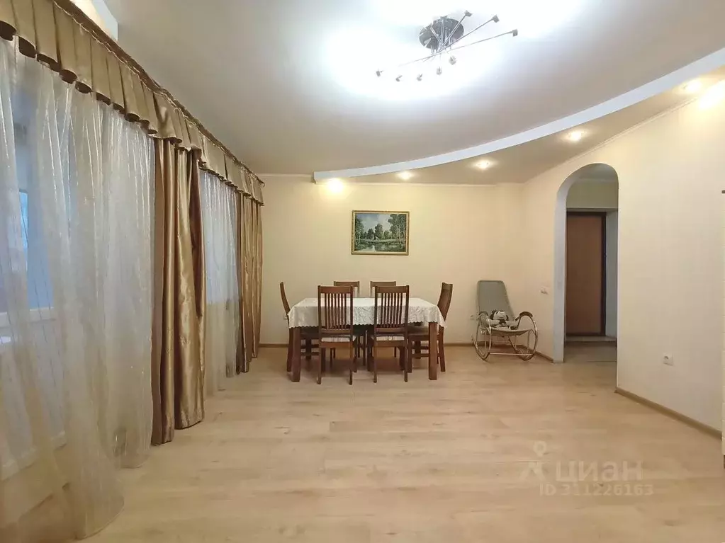 4-к кв. Саратовская область, Саратов ул. Имени В.Г. Клочкова, 15 (93.7 ... - Фото 0