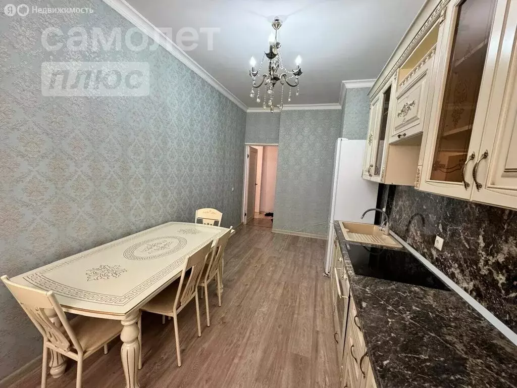 3-комнатная квартира: Грозный, улица А.А. Айдамирова, 141к8 (70 м) - Фото 0
