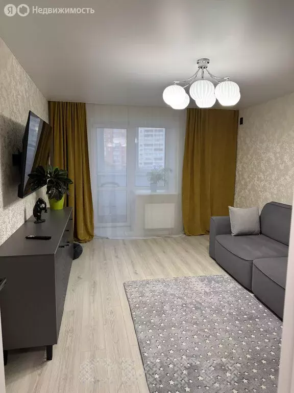 2-комнатная квартира: Череповец, Октябрьский проспект, 62 (72.4 м) - Фото 1