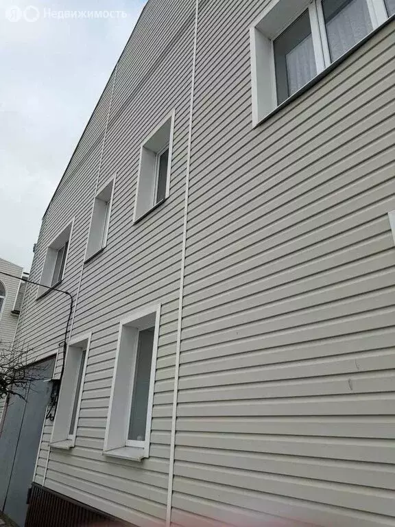 Дом в Старый Оскол, улица Сталеваров (220 м) - Фото 2