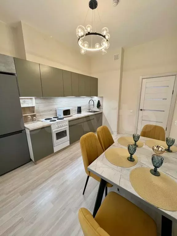 2-к. квартира, 60 м, 1/18 эт. - Фото 1