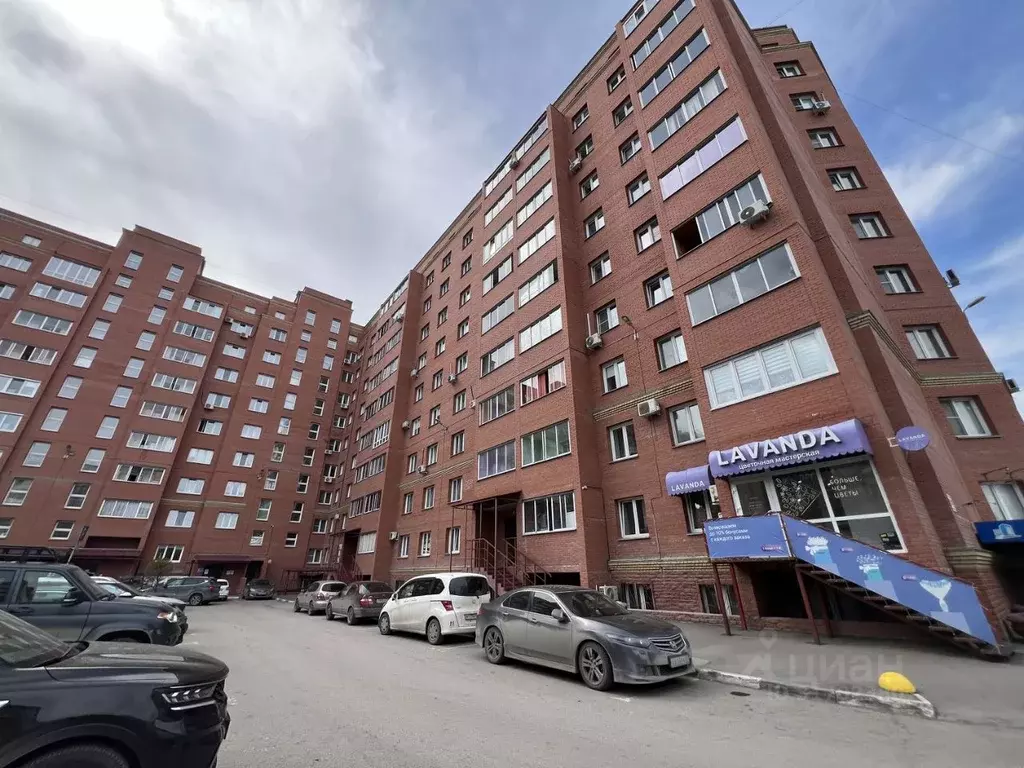 3-к кв. Омская область, Омск просп. Комарова, 16 (71.0 м) - Фото 1