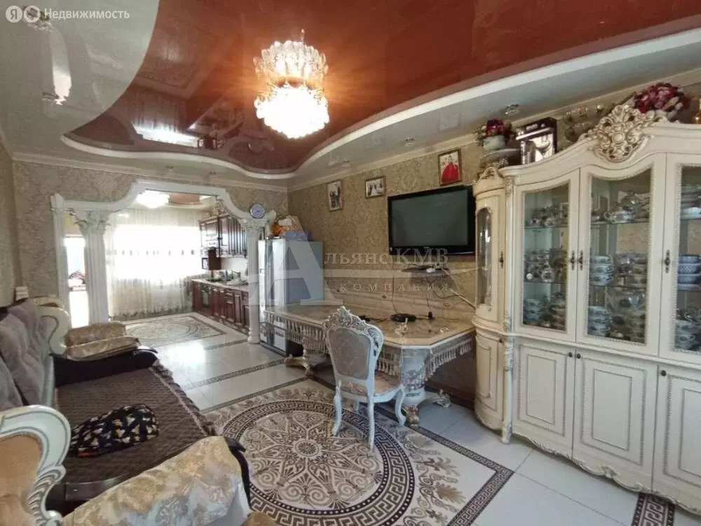 Дом в станица Георгиевская, улица Ленина (230 м) - Фото 1
