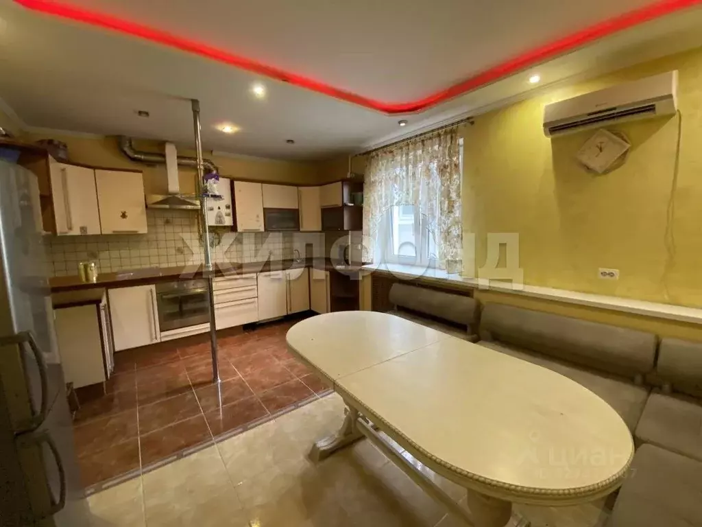 Дом в Белгородская область, Белгород Сумская ул. (183 м) - Фото 1