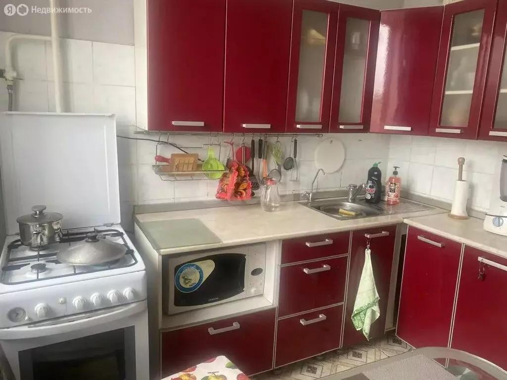 3-комнатная квартира: Сатка, улица имени 100-летия Комбината Магнезит, ... - Фото 1