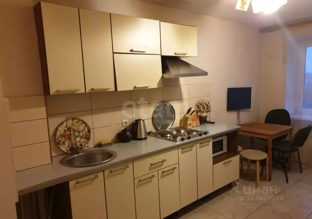 4-к кв. Тюменская область, Тюмень ул. Республики, 10 (85.0 м) - Фото 1