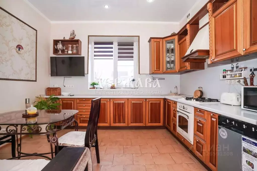 Коттедж в Белгородская область, Старый Оскол Спасская ул. (262 м) - Фото 2