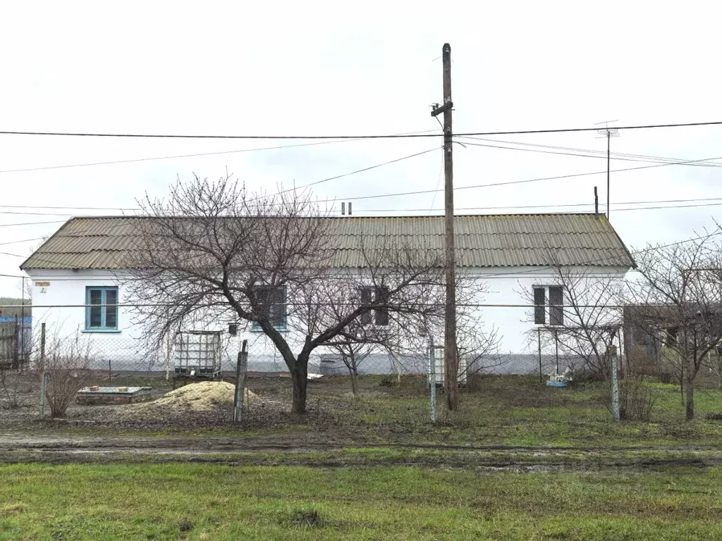 Дом в Саратовская область, Калининск ул. Мира (61 м) - Фото 1