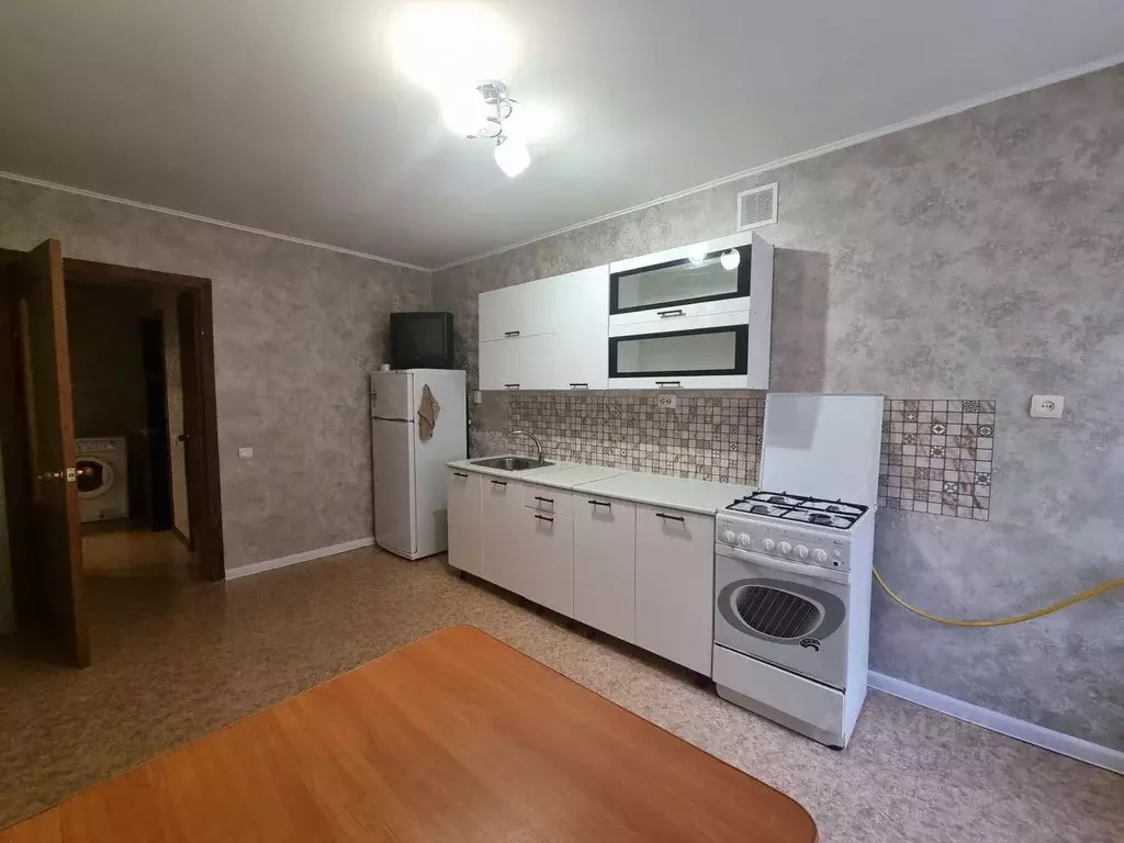 2-к кв. Саратовская область, Саратов ул. Усть-Курдюмская, 1к4 (62.4 м) - Фото 0