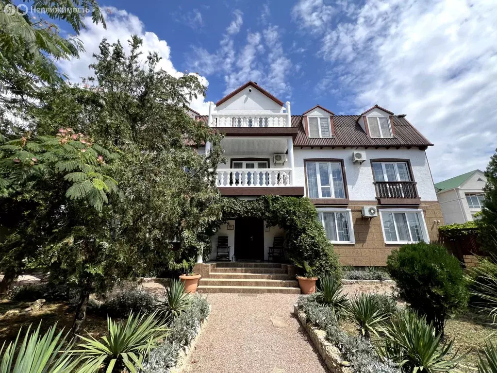 Дом в Заозёрное, улица Аллея Дружбы, 106 (663.7 м) - Фото 2