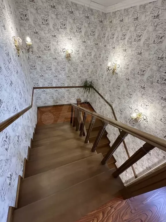 Комната 50 м в 1-к., 2/2 эт. - Фото 0
