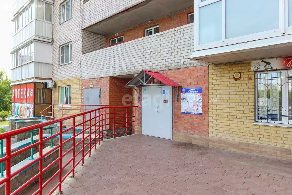 3-комнатная квартира: Омск, улица Дианова, 25 (99 м) - Фото 0