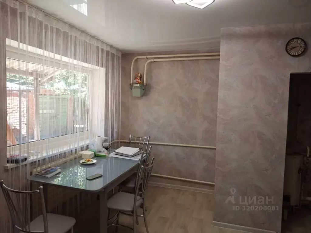 Дом в Краснодарский край, Ейское с/пос, пос. Октябрьский ул. ... - Фото 1