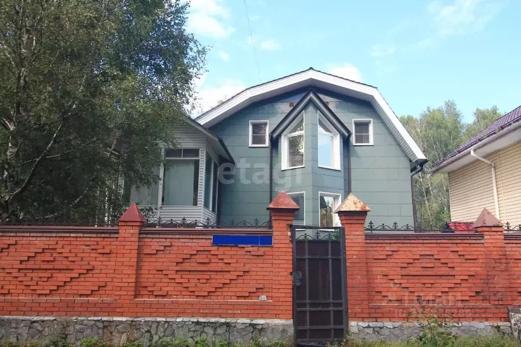 Дом в Кемеровская область, Мыски пос. Карчит, ул. Чайковского, 19А ... - Фото 0