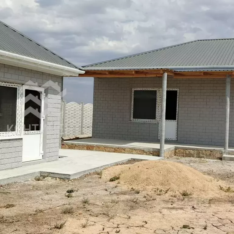 Дом в Крым, Сакский район, Молочненское с/пос, с. Абрикосовка ул. ... - Фото 2