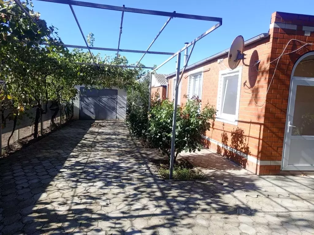 Дом в Краснодарский край, Темрюкский район, Запорожская ст-ца Школьный ... - Фото 1