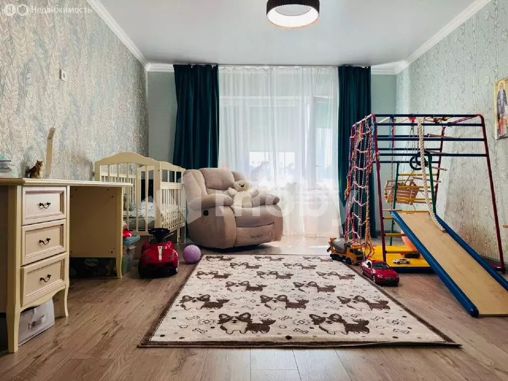 3-комнатная квартира: Калининград, улица Глинки, 1 (121 м) - Фото 1