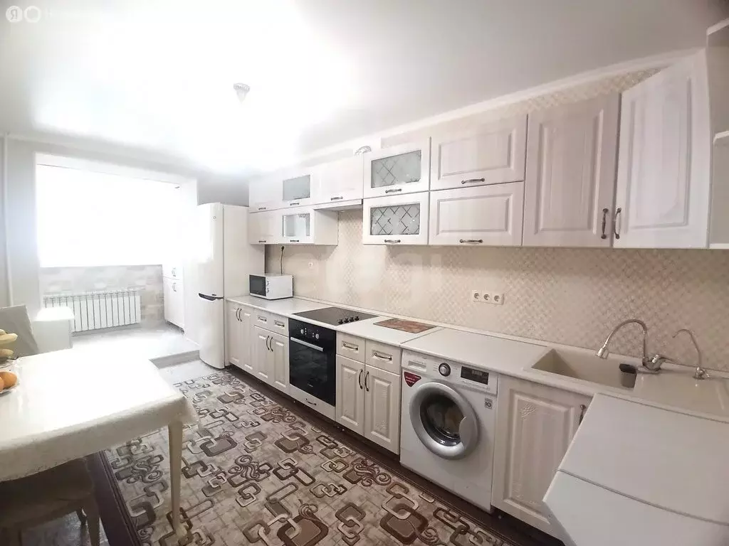 3-комнатная квартира: Саратов, улица имени Ю.И. Менякина, 8 (73.2 м) - Фото 1
