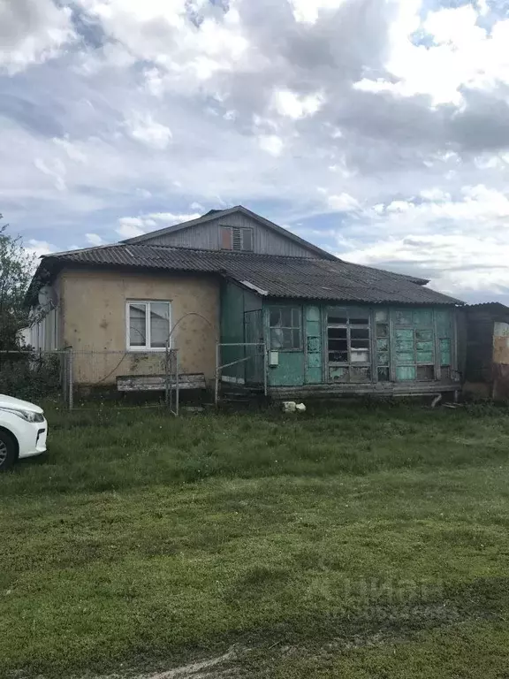 Дом в Саратовская область, Петровский район, Новозахаркинское ... - Фото 0