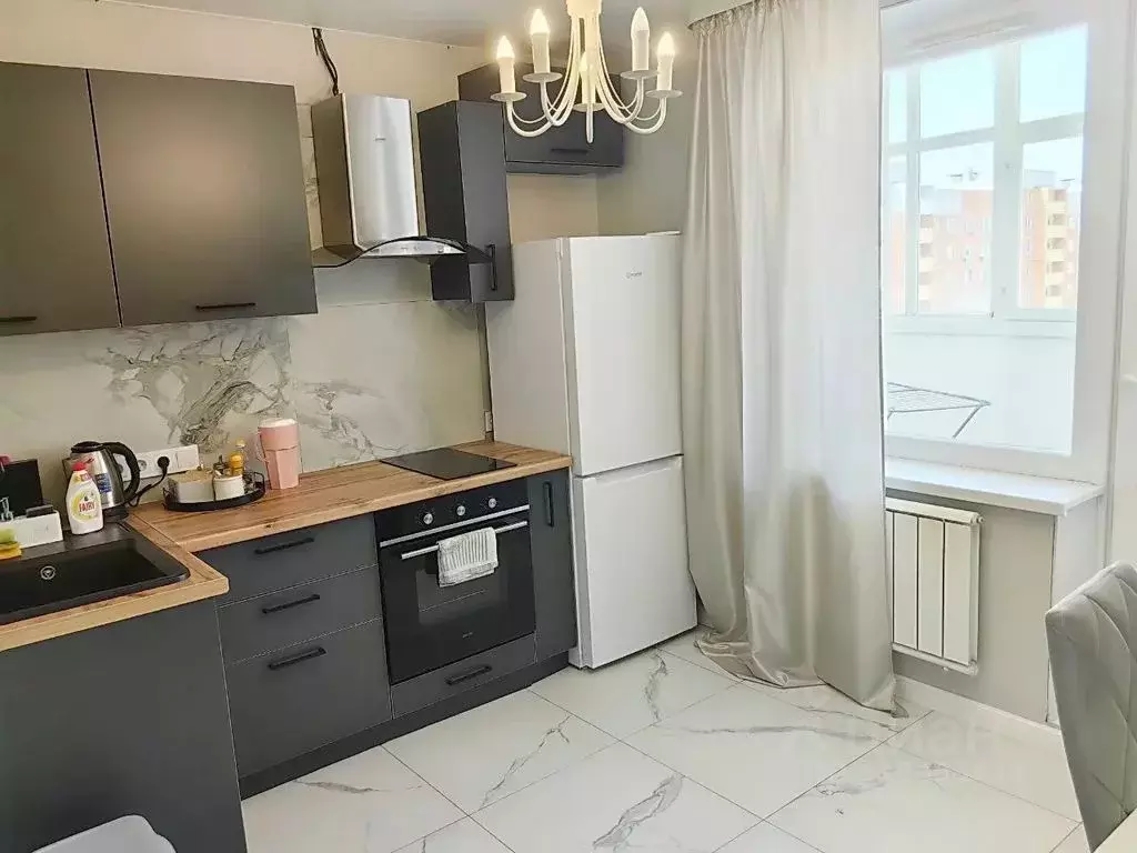 2-к кв. Тюменская область, Тюмень ул. Николая Семенова, 23к1 (70.0 м) - Фото 0