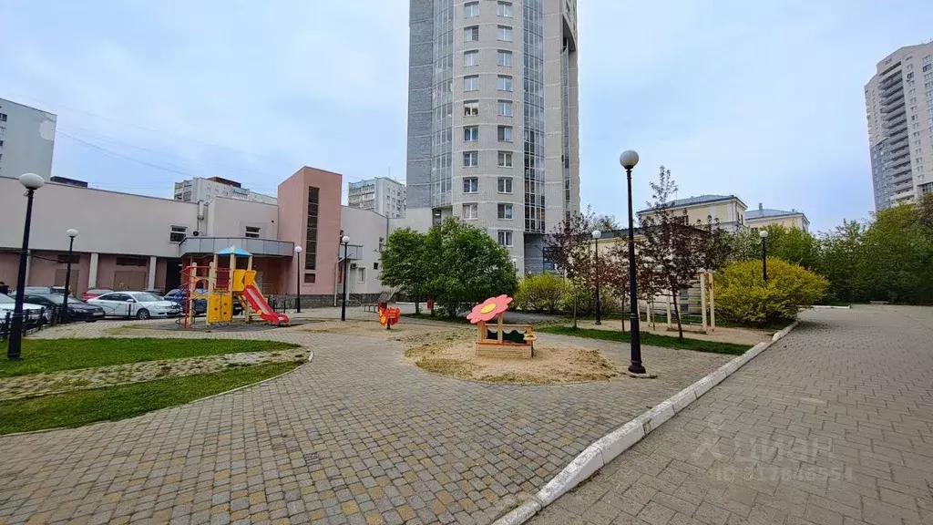 1-к кв. Свердловская область, Екатеринбург ул. Калинина, 3 (42.2 м) - Фото 1