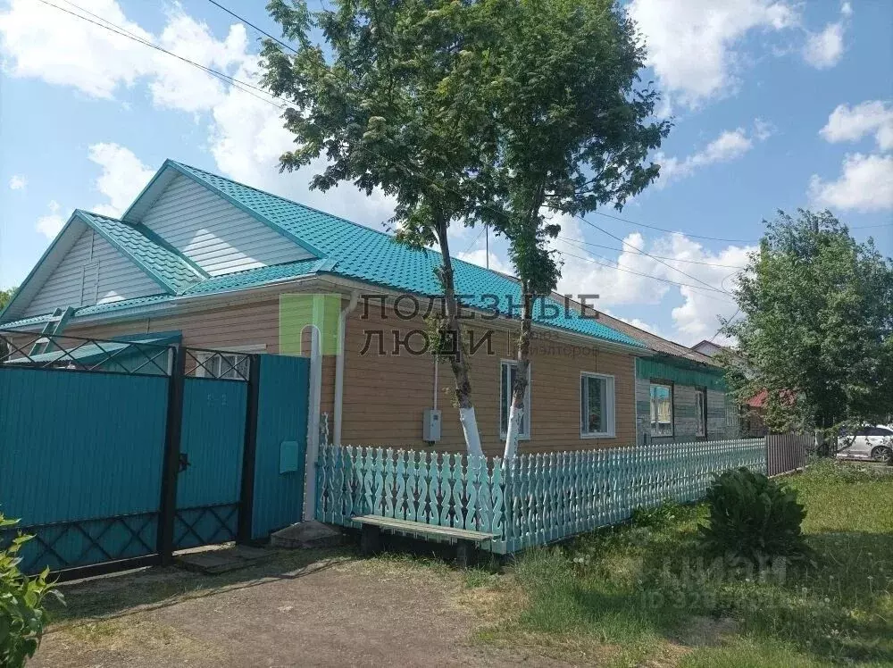 3-к кв. Красноярский край, Ужур Полевой пер., 5 (78.0 м) - Фото 1