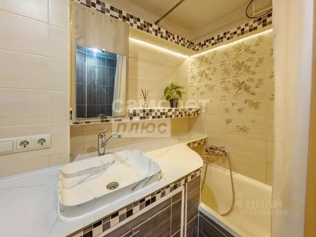 3-к кв. Ленинградская область, Гатчина ул. Гагарина, 16 (56.7 м) - Фото 1