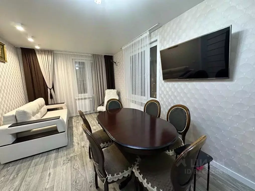3-к кв. Татарстан, Казань ул. Александра Курынова, 10к3 (75.0 м) - Фото 1