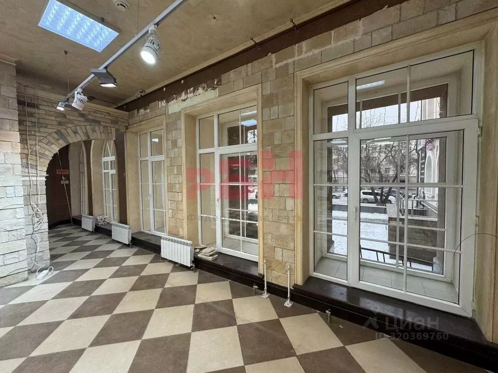 Помещение свободного назначения в Тюменская область, Тюмень ул. ... - Фото 1