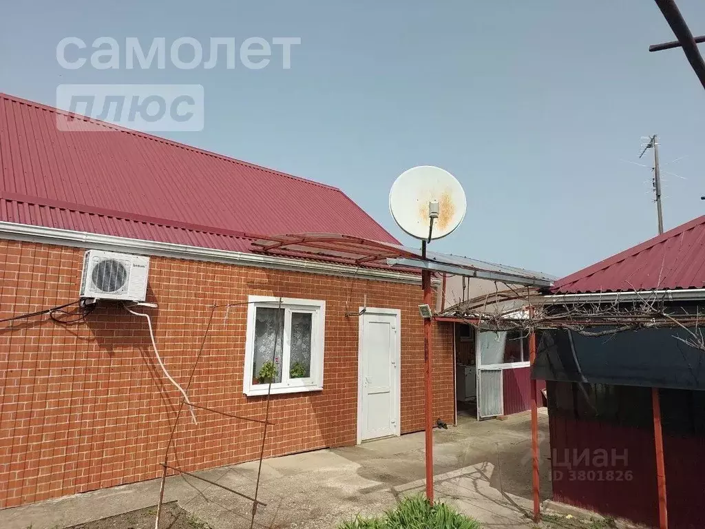 Дом в Краснодарский край, Кореновский район, Сергиевская ст-ца ... - Фото 1