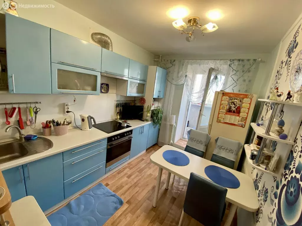 3-комнатная квартира: Киров, Хлыновская улица, 16 (80 м) - Фото 0