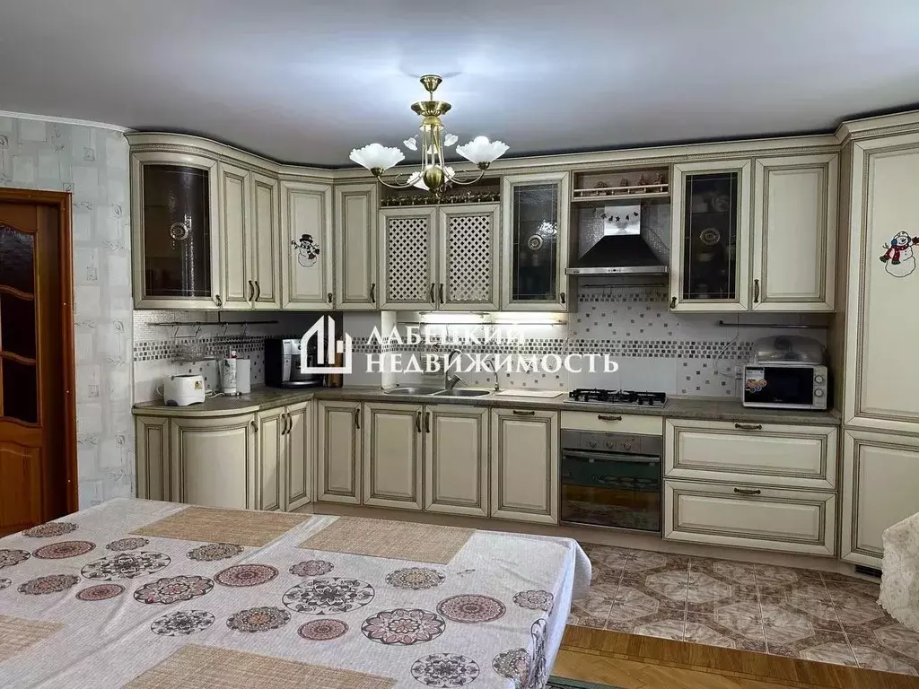 3-к кв. Курская область, Курск ул. 50 лет Октября, 96Б (117.6 м) - Фото 0