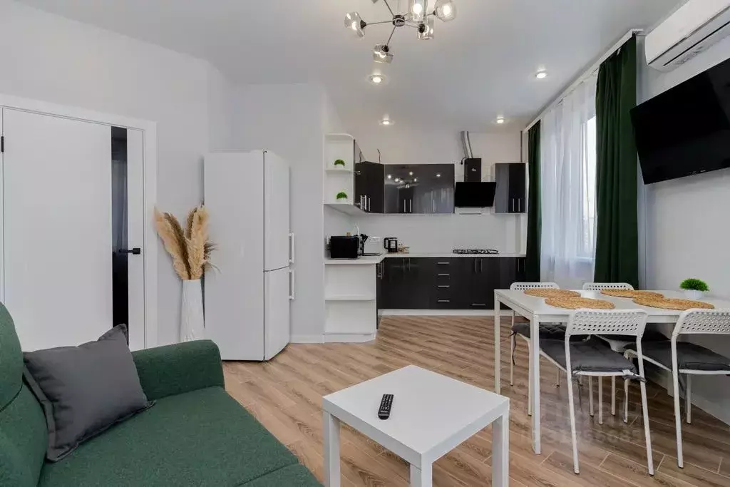 2-к кв. Крым, Симферополь просп. Александра Суворова, 15к12 (50.0 м) - Фото 1