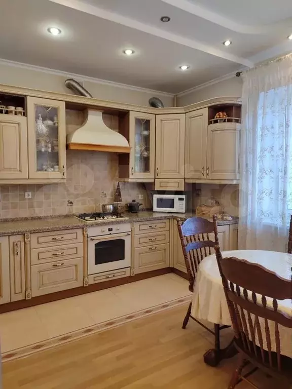 3-к. квартира, 110 м, 2/6 эт. - Фото 0
