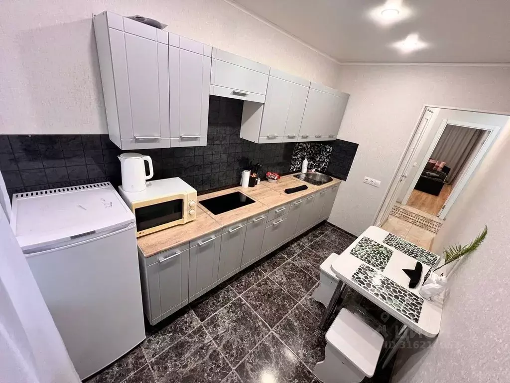3-к кв. Тюменская область, Тюмень ул. Республики, 92 (80.0 м) - Фото 0