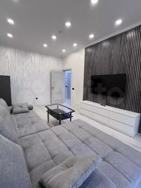 2-к. квартира, 70 м, 9/12 эт. - Фото 0