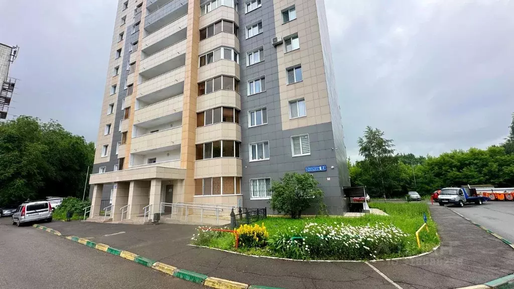 1-к кв. Татарстан, Казань ул. Рауиса Гареева, 2 (42.9 м) - Фото 1