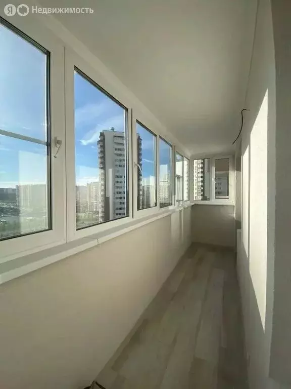 Квартира-студия: Тюмень, улица Вадима Бованенко, 3 (32 м) - Фото 1