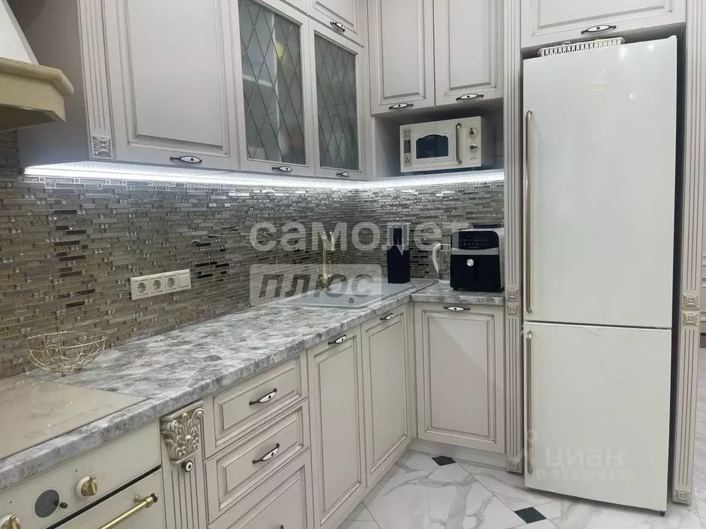 2-к кв. Омская область, Омск просп. Комарова, 11/4 (42.0 м) - Фото 2