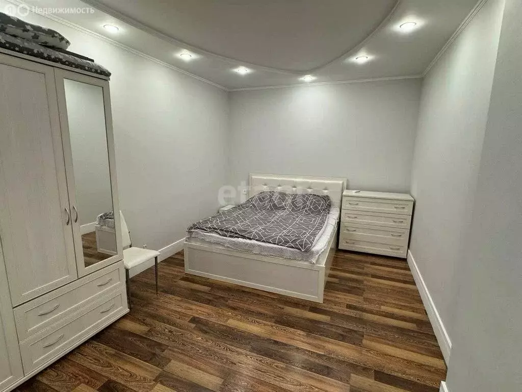 4-комнатная квартира: Астрахань, улица Сен-Симона, 42к5 (149.2 м) - Фото 1