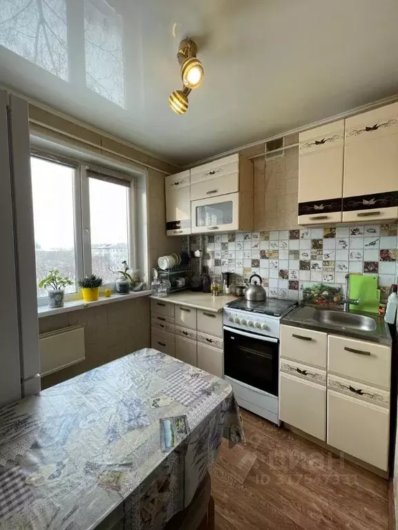 4-к кв. Омская область, Омск Сибирский просп., 8 (76.0 м) - Фото 0