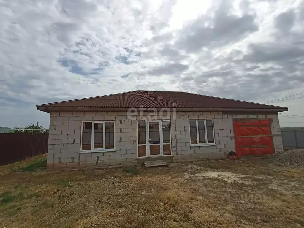 Дом в Волгоградская область, Светлоярский район, Большечапурниковское ... - Фото 1