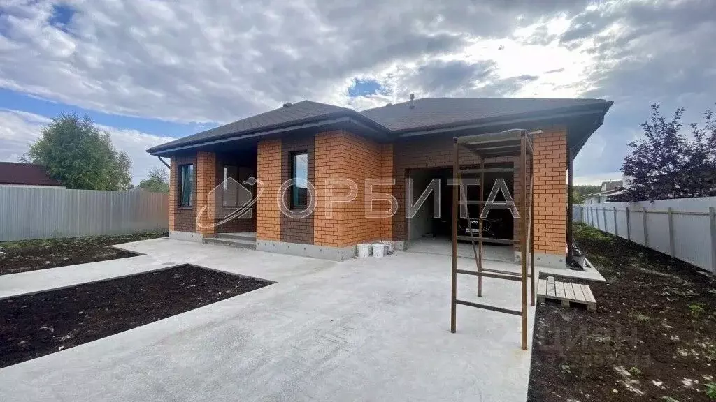 Дом в Тюменская область, Тюмень Березняковский мкр, ул. Дивная (168 м) - Фото 1