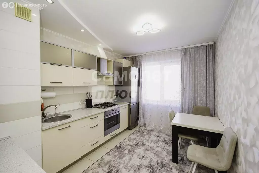 3-комнатная квартира: Омск, 6-й микрорайон, Зелёный бульвар, 8 (63.4 ... - Фото 0