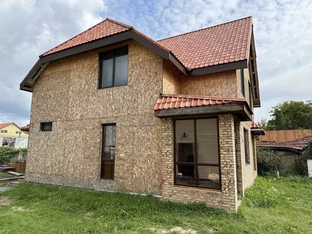 Дом в Омская область, Омск Саянская ул. (180 м) - Фото 1