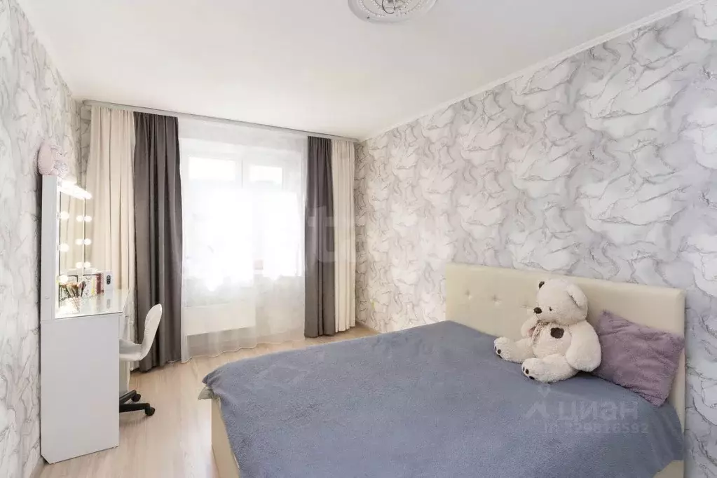 4-к кв. Тюменская область, Тюмень ул. Монтажников, 17к1 (107.5 м) - Фото 1