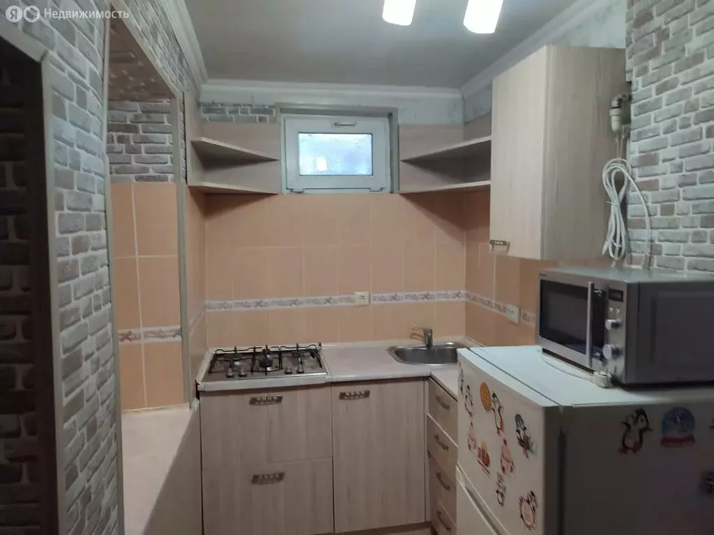 3-комнатная квартира: Симферополь, улица Козлова, 92к5 (50 м) - Фото 1