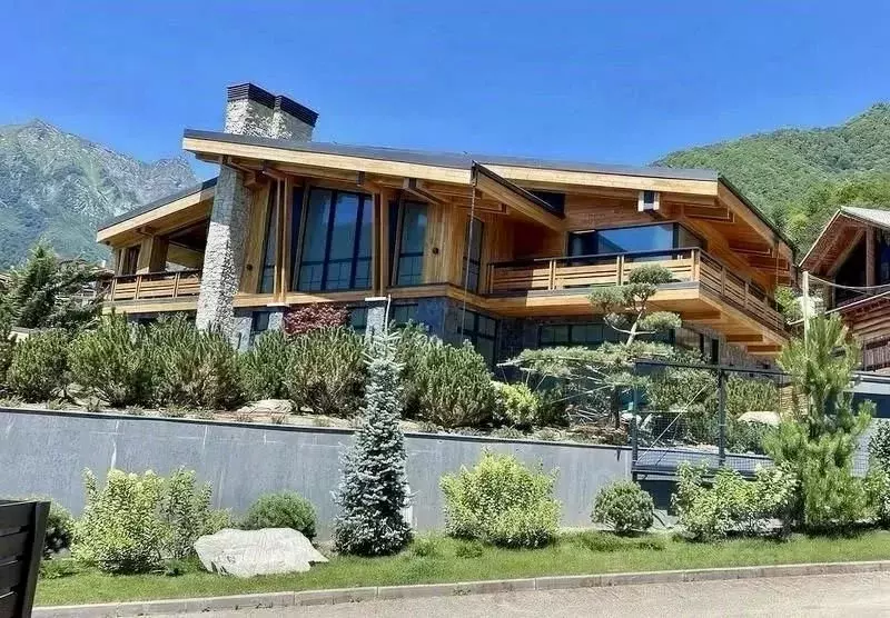 Дом в Краснодарский край, Сочи городской округ, Красная Поляна пгт ул. ... - Фото 1